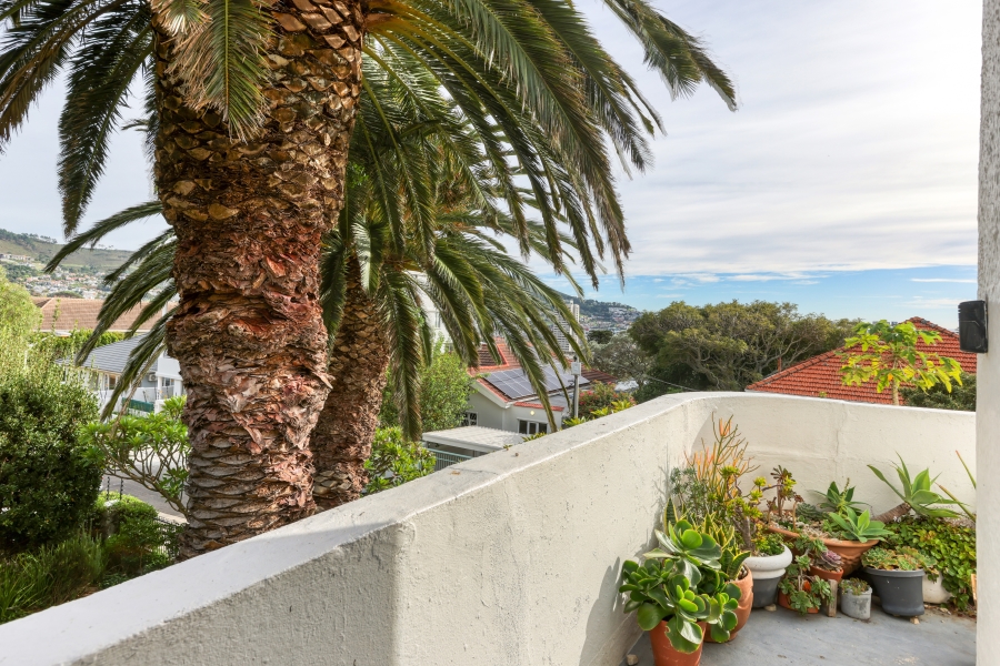 2 Bedroom Property for Sale in Vredehoek Western Cape